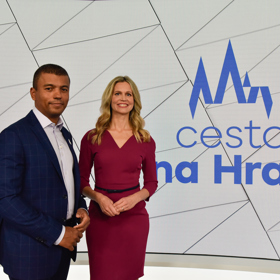 Kontinuální vysílání, ve kterém se budou sčítat výsledky z prvního kola prezidentských voleb, absolvuje s Reyem kolegyně Michaela Indráková.