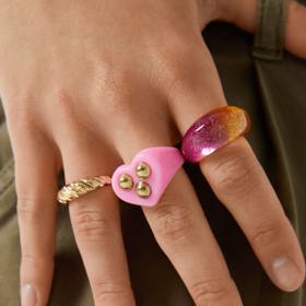 Sada třpytivých prstenů. Bershka, 119 Kč