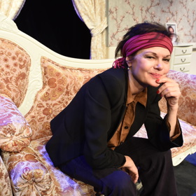 Herečka a dabérka Simona Postlerová zemřela nenadále ve svém pražském vinohradském bytě.