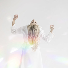 Katarinu Emmu Schapiro oblékl na focení stylista Miroslav Romaniv.