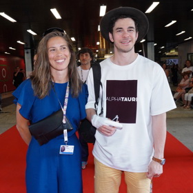 Herec Marek Adamczyk pojal za manželku jednu z našich nejslavnějších snowboardistek Evu Samkovou.