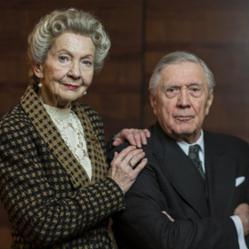 Seriálovým manželem Daniely Kolářové je ve Zlaté labuti Petr Kostka.