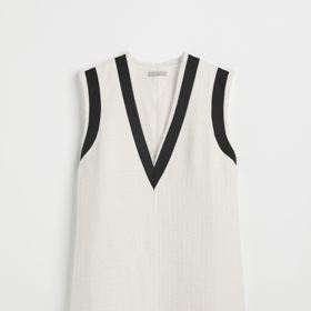 Šaty z buklé H&M, 799 Kč