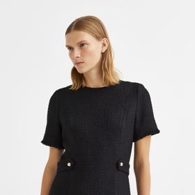 Šaty z buklé z vlněné směsi H&M, 999 Kč
