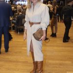 Taťána Kuchařová umí nosit hnědé kožené doplňky. Správně je kombinuje s béžovou barvou. 