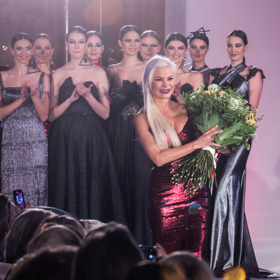 Módní přehlídka Natali Ruden se odehrávala ve Španělském sálu Pražského hradu.