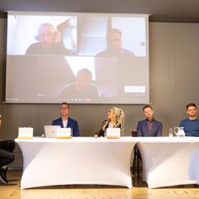 Tiskové konference se zúčastnilo hned několik odborníků v oblasti drogové problematiky.