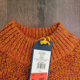 Svetr byl zlevněný z 649 na 399 Kč.