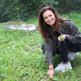 V domě má Hanka kromě dvou koček ještě králíka, pro kterého na zahradě pravidelně trhá trávu.