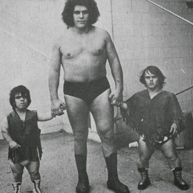 Zatímco jeho kamarádi odpadli, André se teprve rozehříval. Jednou prý zvládl 156 piv.