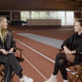 Kristiina Mäki se nechala vyzpovídat Lindou Bartošovou o menstruaci v atletice.