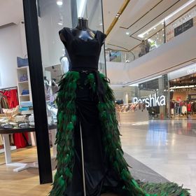 Róba je aktuálně k vidění ve výloze butiku na pražském Chodově.