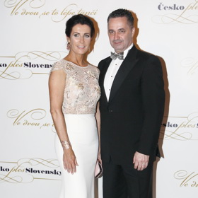 Martin Dejdar se proslavil rolemi v seriálech Zdivočelá země, Comeback nebo Specialisté. S manželkou Danielou žije už přes 30 let ve spokojeném vztahu. Vychovali syna Matěje a dceru Sáru.