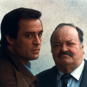 Joe Penny a William Conrad ve slavném krimi seriálu Jake a Tlusťoch (1987-91).
