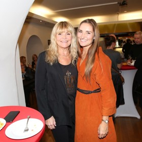 Zpěvačka Věra Martinová s dcerou Anežkou Petráskovou.