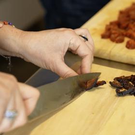 V receptu nechybí sušené švestky ze zahrádky Evy Pavlové. 