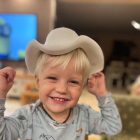 Akční povahou a také vzhledem je prý celý táta. 