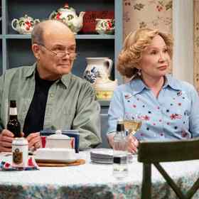 Reda (Kurtwood Smith) a Kitty (Debra Jo Rupp) nečeká klidné stáří. 