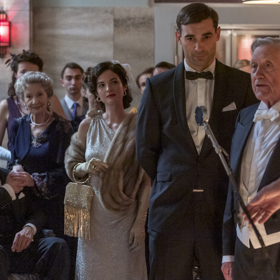 Výprava historického seriálu je obrovská a kostýmy propracované do nejmenšího detailu.