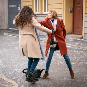 Bára ukáže Skyler, že si nenechá nic líbit.