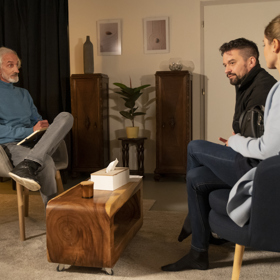 Setkání s mimořádně klidným a zkušeným terapeutem Janem Reindlem je ale tak trochu zaskočí.