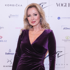 Kateřina Brožová s natočenými vlnami působí podle Kořínka trochu nudně.