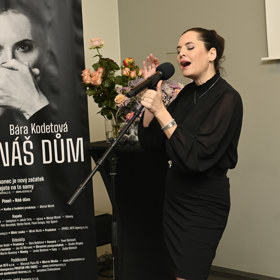 První píseň Báry Kodetové však otevírá téma domácího násilí.