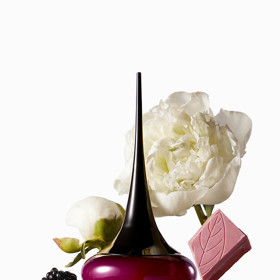 Parfémovaná voda Love Potion Sensual Ruby od Oriflame za 499 Kč až do 21. 3. 2023. Vůně v sobě snoubí červené plody, pivoňku, pomeranč, bílé květy, růži a v základu je cedrové dřevo, pižmo a karamelizované ořechy. 