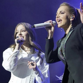 Laura Homolová vystoupila poprvé se svojí mámou Darou. Velkolepý koncert v O2 Areně nazval Leoš Mareš největší show v historii showbyznysu.