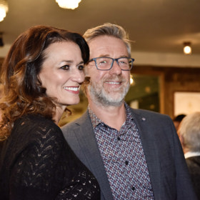 Film Ostrov údajně vznikl díky debatě Rudolfa Havlíka a Jiřího Langmajera. Lákala je představa ztroskotat na pustém ostrově jen se svou ženou.