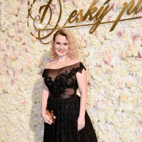 Zpěvačka Elis Ochmanová spálila velikonočního beránka na uhel.