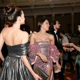 Vlasy se Dominika rozhodla vyčesat.