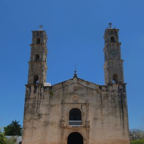 Těhotenství je mnohdy náročné období a představte si, že během něho musíte ještě bojovat s démony. V roce 1764 vymítal kněz Juan José Toleda v Novém Mexiku nečisté síly z nešťastné Maríe Trujillo. Zdálo se, že úspěšně. Až dokud neporodila. Po měsíci začala být velmi agresivní a vulgární. Stěžovala si také na migrénu a depresi. Během dalšího rituálu začala jmenovat údajné čarodějnice, které měly mít na svědomí její stav.