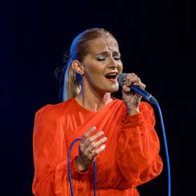 Šárka Vaňková se proměnila v elegantní a sebevědomou ženu.