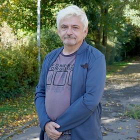 Herec a bavič Michal Suchánek se narodil 25. července 1965 v Jičíně.