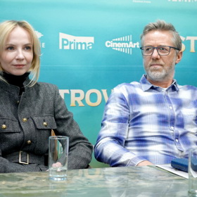 Jana Plodková a Jiří Langmajer na tiskové konferenci ke komedii Ostrov.
