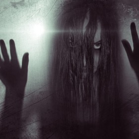 Clara Germana Tele sice navštěvovala katolickou školu, přesto nebyla imunní vůči démonům. V srpnu roku 1906 prý začala levitovat, šplhat po zdech a mluvit cizími jazyky. Rovněž vykazovala nadlidskou sílu a uměla nepřirozeně natáhnout krk, ruce a nohy. Pomohly až dva náročné exorcismy.