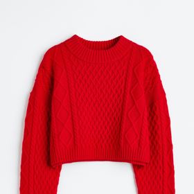 Krátký svetr s copánkovým vzorem. H&M, 899 Kč