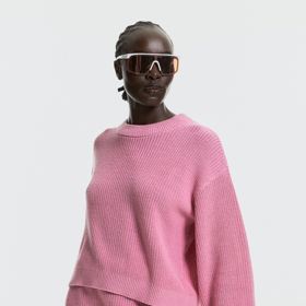 Svetr z žebrovaného úpletu. H&M, 699 Kč 