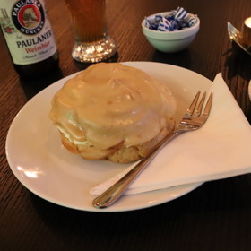 Větrník zde vyjde na 95 korun a cappuccino na 69 korun.