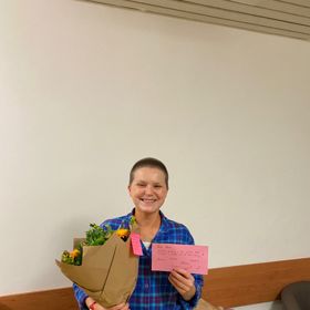 Magazín Lifee.cz je samozřejmě s Hankou v neustálém kontaktu a podporu jí vyjádřil i v době, kdy se v nemocnici zotavovala po operaci. Kytička a přání udělaly statečné mamince radost.