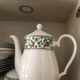 Oblíbená konvička z čajové soupravy, kterou má Vendula po svém prvním manželovi Karlu Svobodovi.