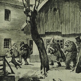 Medvěd patří mezi nejstarší masopustní masky. Symbolizuje sílu. Jeho úkolem je zatančit si v každé chalupě s ženami a dívkami. Tímto způsobem jim měl zajistit potomstvo. 