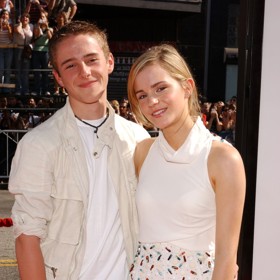 Alex doprovodil v roce 2007 starší sestru na premiéru jejího filmu Harry Potter a Fénixův řád. Tou dobou ještě velmi toužil po kariéře v showbyznysu.