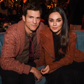 Po rozvodu s Demi Moore vedl Ashton prostopášný život, vymetal jeden večírek za druhým, než skončil v náručí letité kamarádky a kolegyně Mily Kunis.