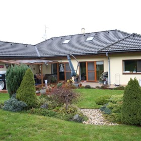 Dům mima Michala Nesvadby se nachází pár kilometrů za Prahou, v Průhonicích.