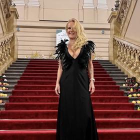 Vendula Pizingerová zahájila letošní plesovou sezonu, o víkendu se blýskla na plese Agrární komory na Žofíně.