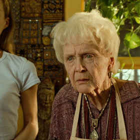 Starší verzi Rose hraje Gloria Stuart, která za tuto roli získala nominaci na Oscara.