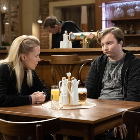 Jenže teď Adam stojí před závažným rozhodnutím.