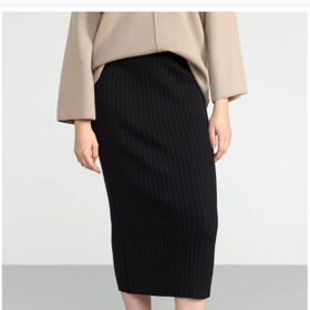 Žebrovaná midi sukně. Lindex, 799 Kč